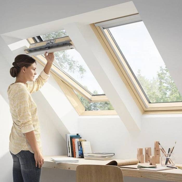 VELUX Okno drewniane 3-szybowe otwierane u góry GLL 1061 (MK06 78x118)