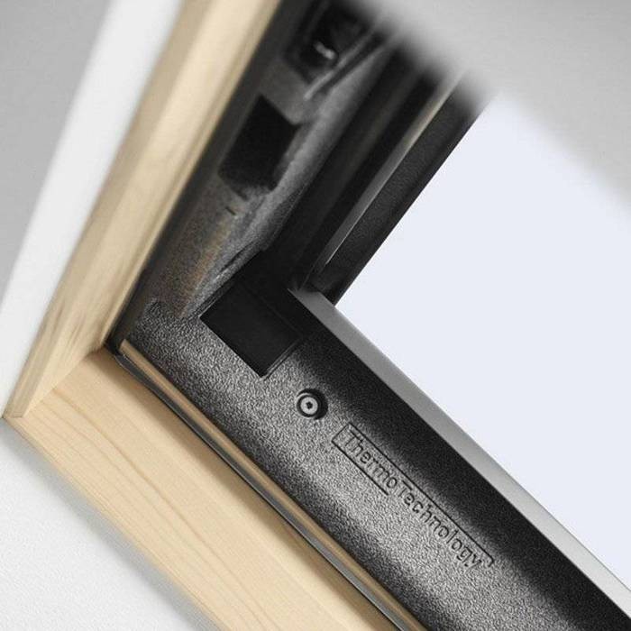 VELUX Okno drewniane 3-szybowe otwierane u góry GLL 1061 (MK08 78x140)