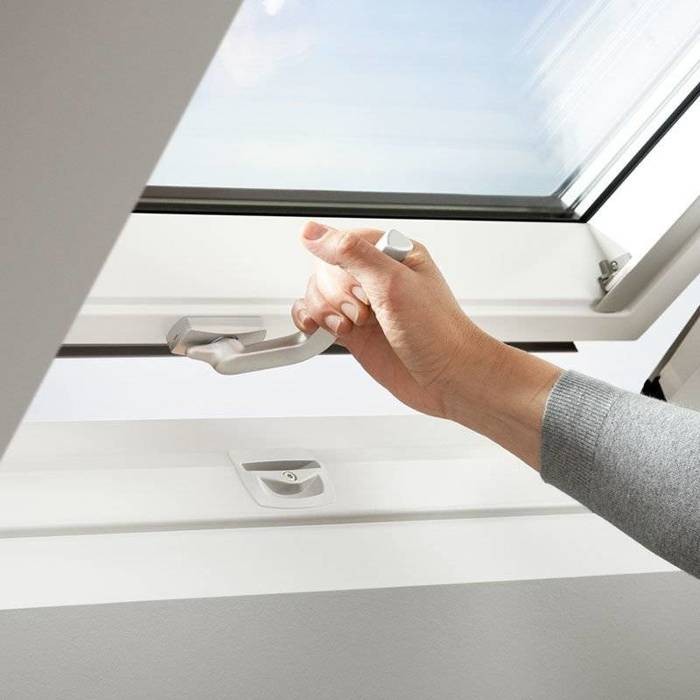 VELUX Okno drewniane 3-szybowe otwierane od dołu GLL 1061B (MK06 78x118)