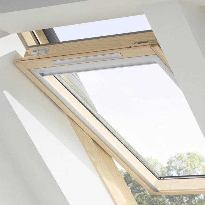 VELUX Okno drewniane 2-szybowe otwierane od dołu GZL 1051B (MK06 78x118)