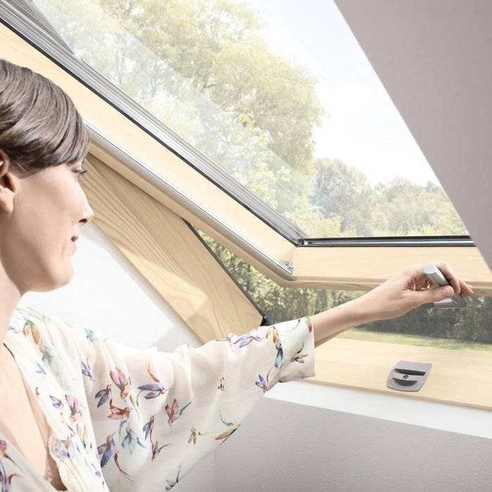 VELUX Okno drewniane 2-szybowe otwierane od dołu GZL 1051B (MK06 78x118)